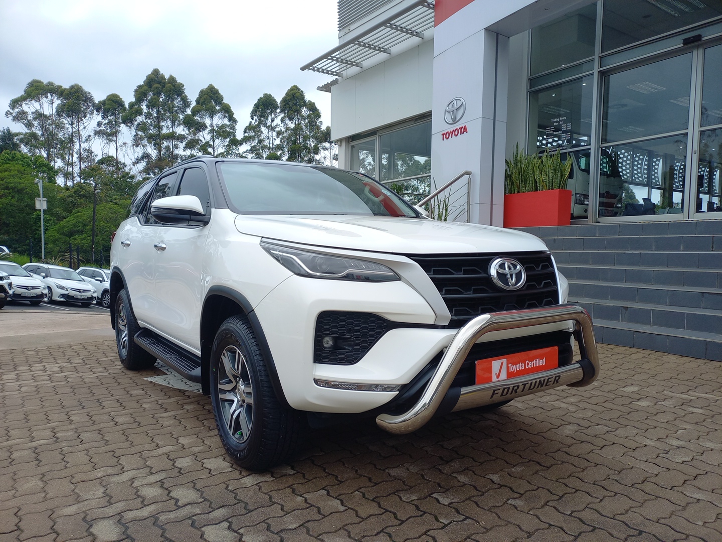 Toyota Fortuner V 2.4 GD-6 Raised Body