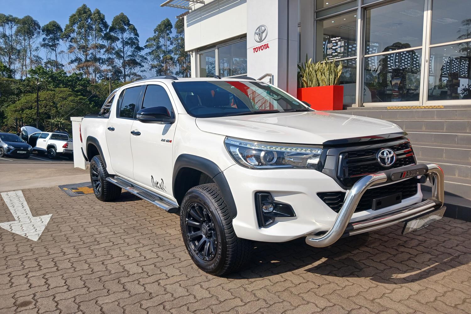 Toyota Hilux 2.8 GD-6 Raider Raised Body Double Cab Auto 4x4  