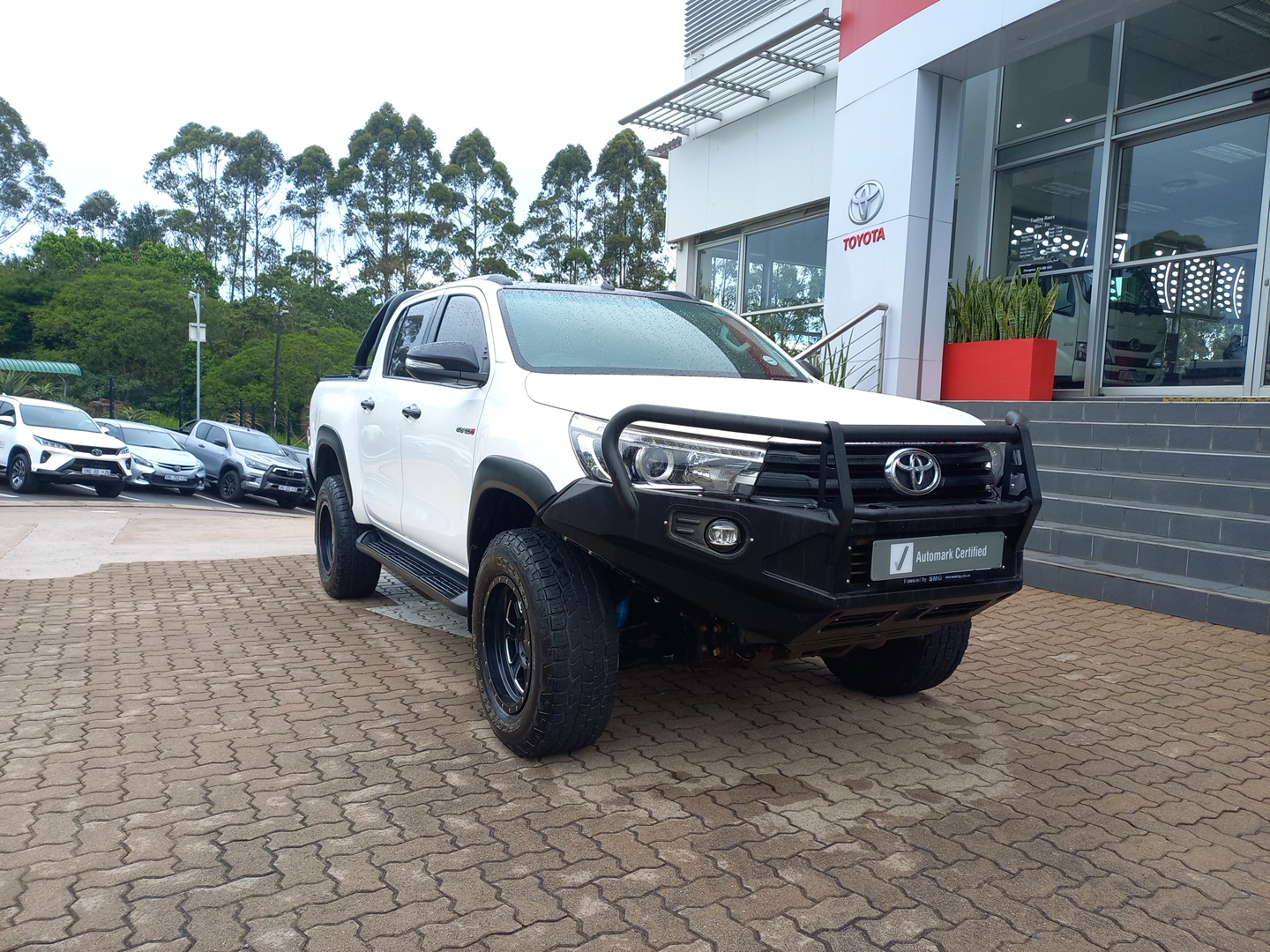 Toyota Hilux 2.8 GD-6 Raider Raised Body Double Cab Auto 4x4  